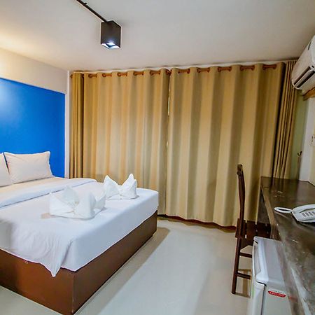 Vatchara Northgate Hotel Nakhon Sawan Exterior photo